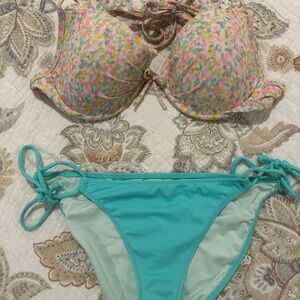 Victoria’s Secret bikini